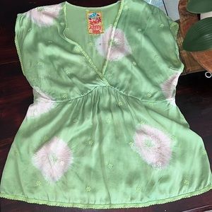 Johnny Was Green Embroidered V Neck Blouse S. 100% silk tie dye super sexy